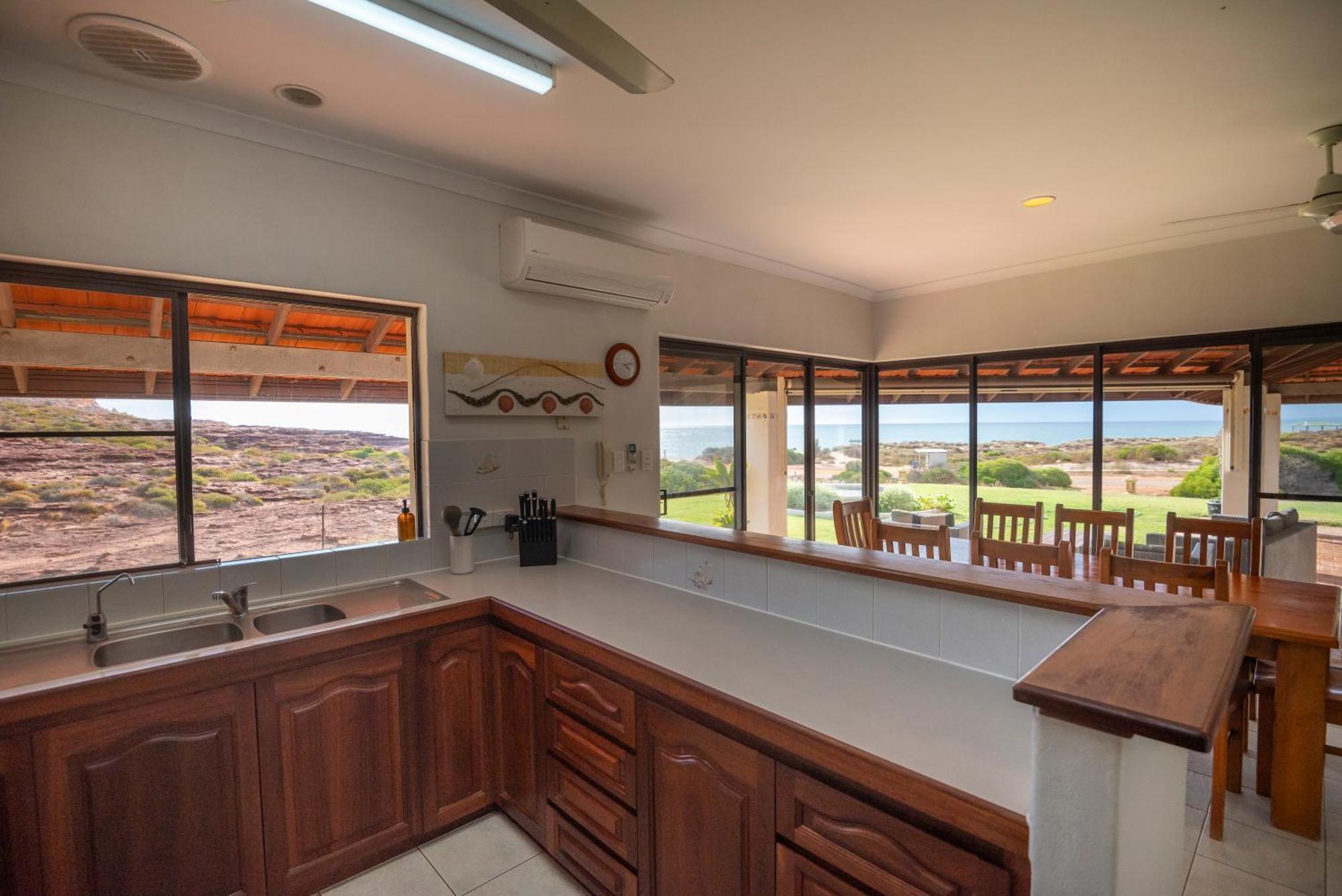 Отель Kalbarri Red Bluff Tourist Park Экстерьер фото
