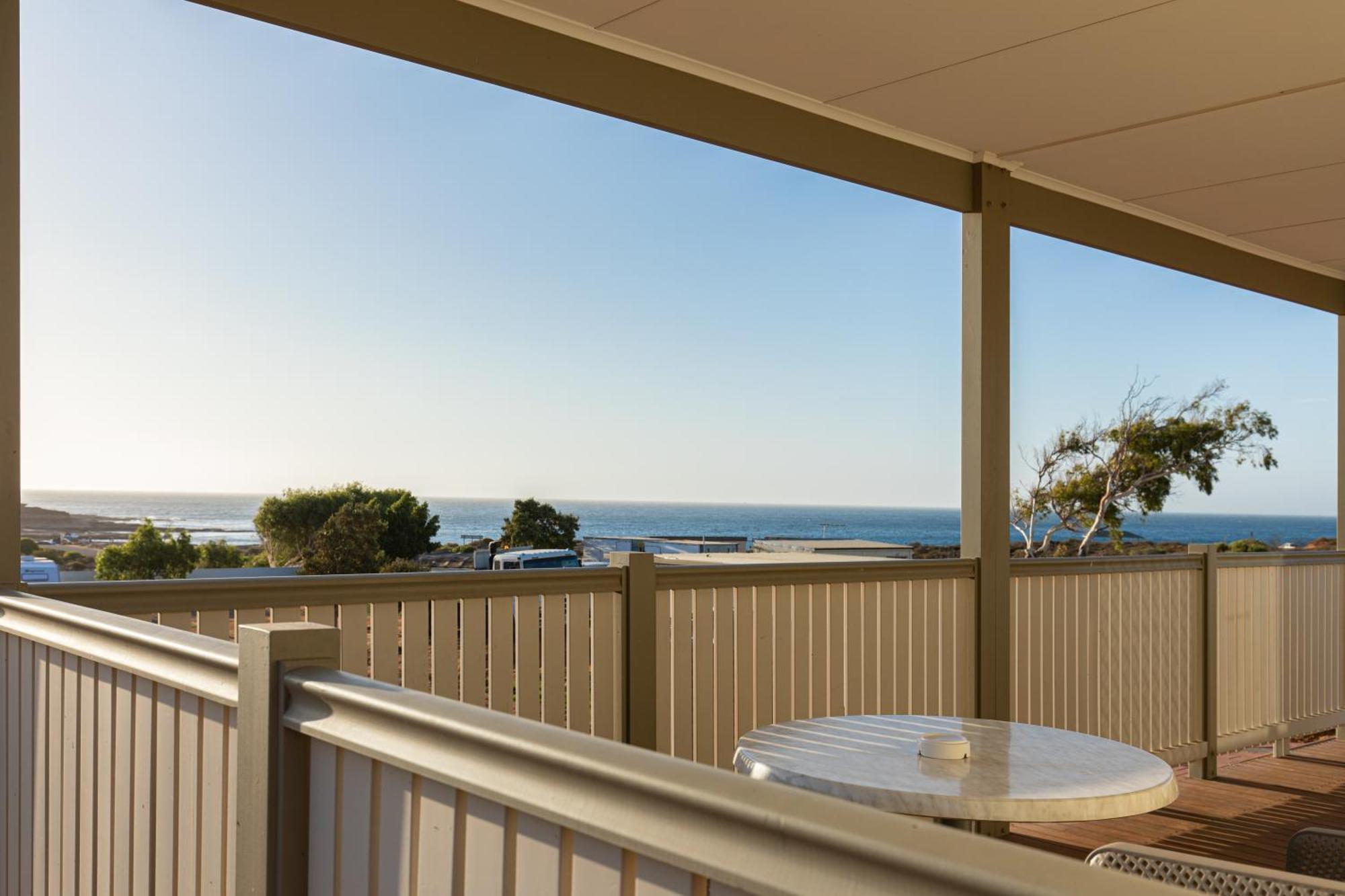 Отель Kalbarri Red Bluff Tourist Park Экстерьер фото