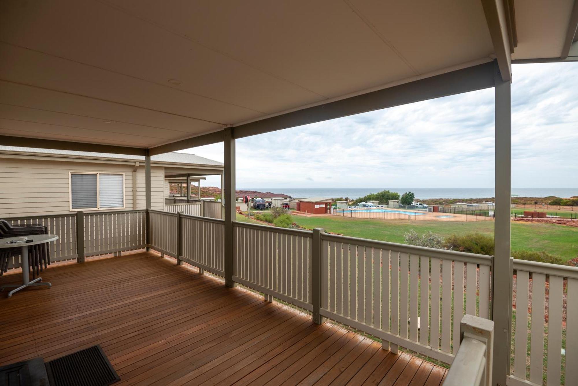Отель Kalbarri Red Bluff Tourist Park Экстерьер фото