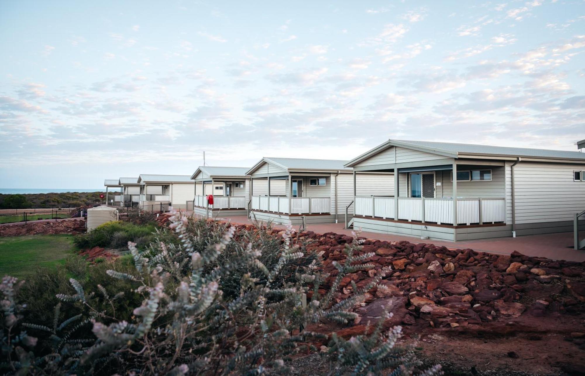 Отель Kalbarri Red Bluff Tourist Park Экстерьер фото
