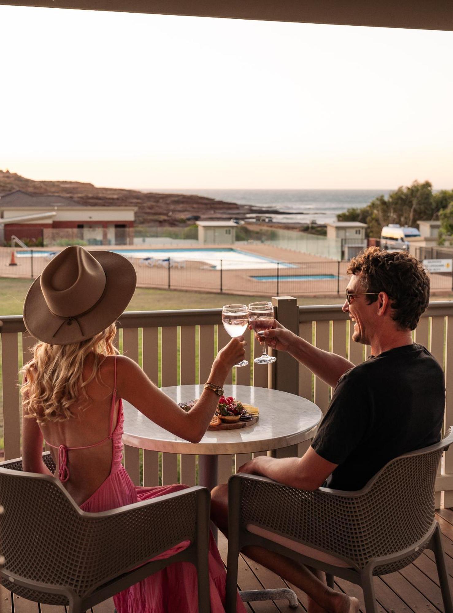 Отель Kalbarri Red Bluff Tourist Park Экстерьер фото