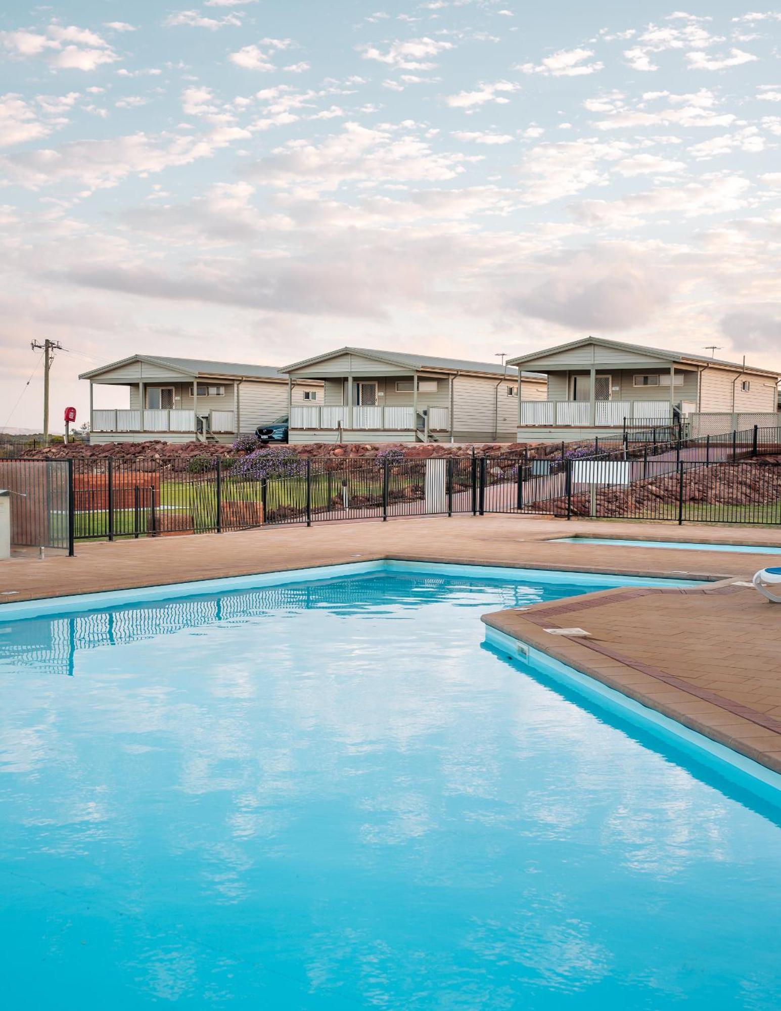Отель Kalbarri Red Bluff Tourist Park Экстерьер фото