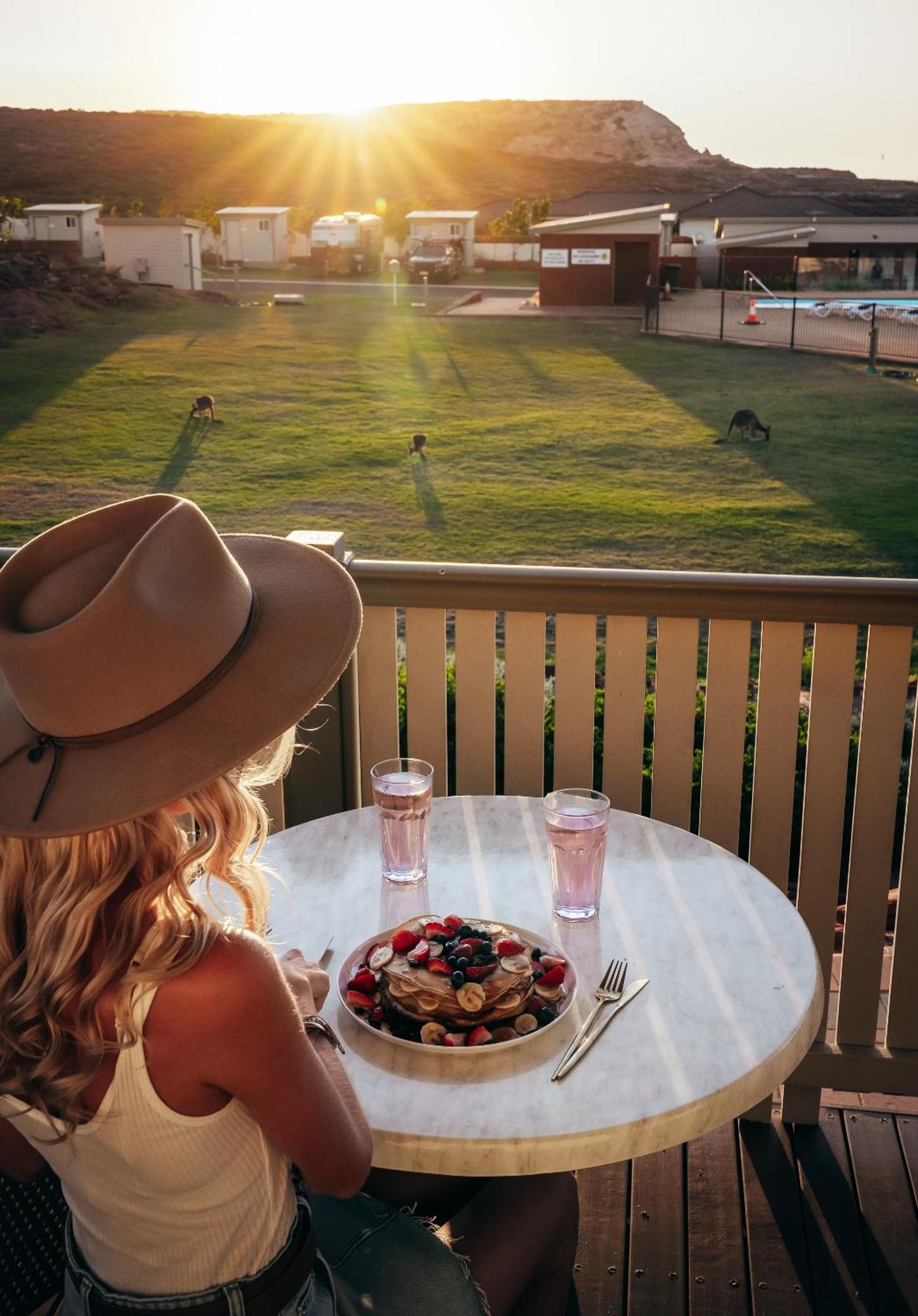 Отель Kalbarri Red Bluff Tourist Park Экстерьер фото